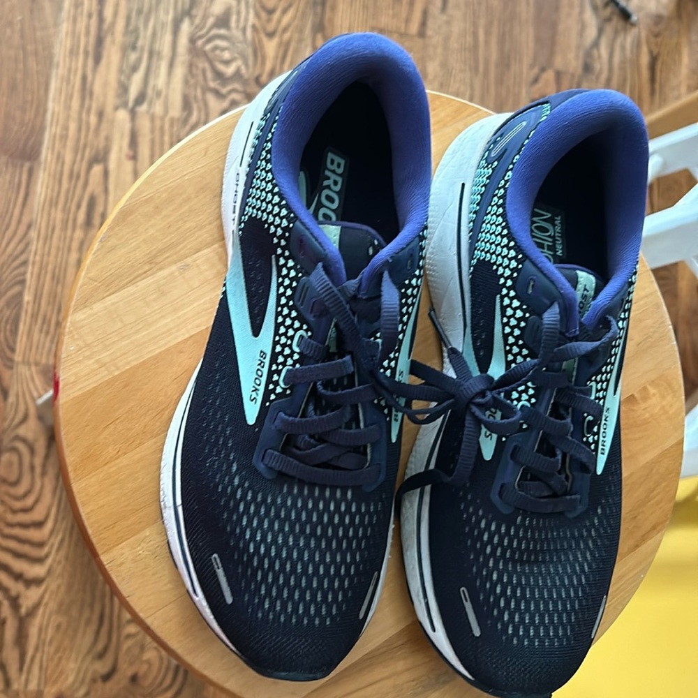 Beautiful Stylish Brooks Ghost